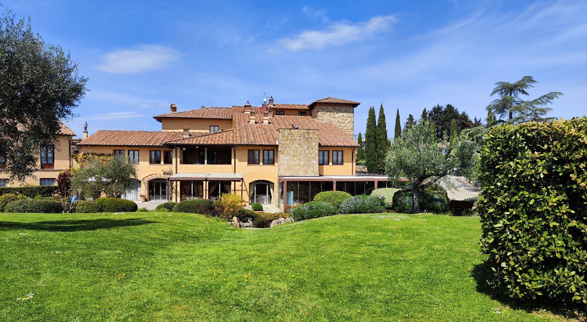 YARD REAAS technical advisor of Palazzo Costanzi in the acquisition of Hotel Borgo di Cortefreda in Barberino Tavarnelle (Florence)