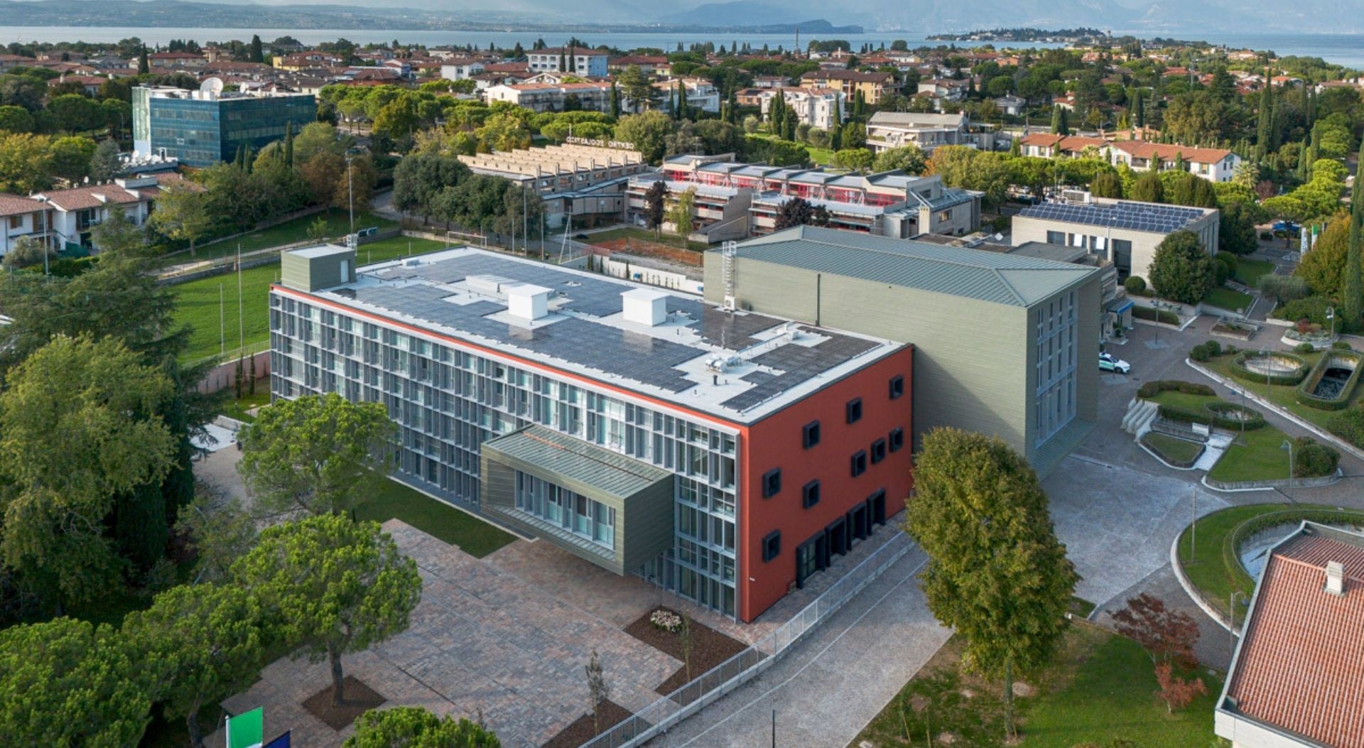 AEGIS Cantarelli + Partners, concepteurs en consortium temporaire avec Wood Beton pour la rénovation et la construction de la nouvelle école primaire de Sirmione.