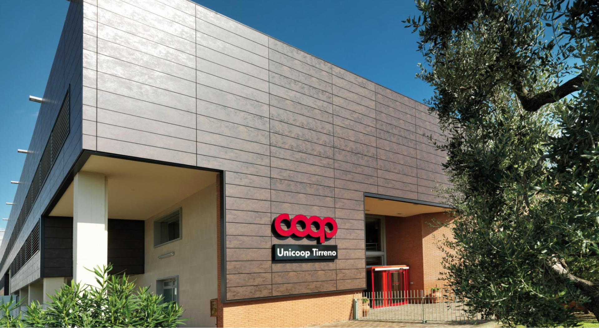 YARD REAAS advisor tecnico di Tikehau Capital nell’acquisizione di un portafoglio di cinque immobili ad uso retail in Toscana